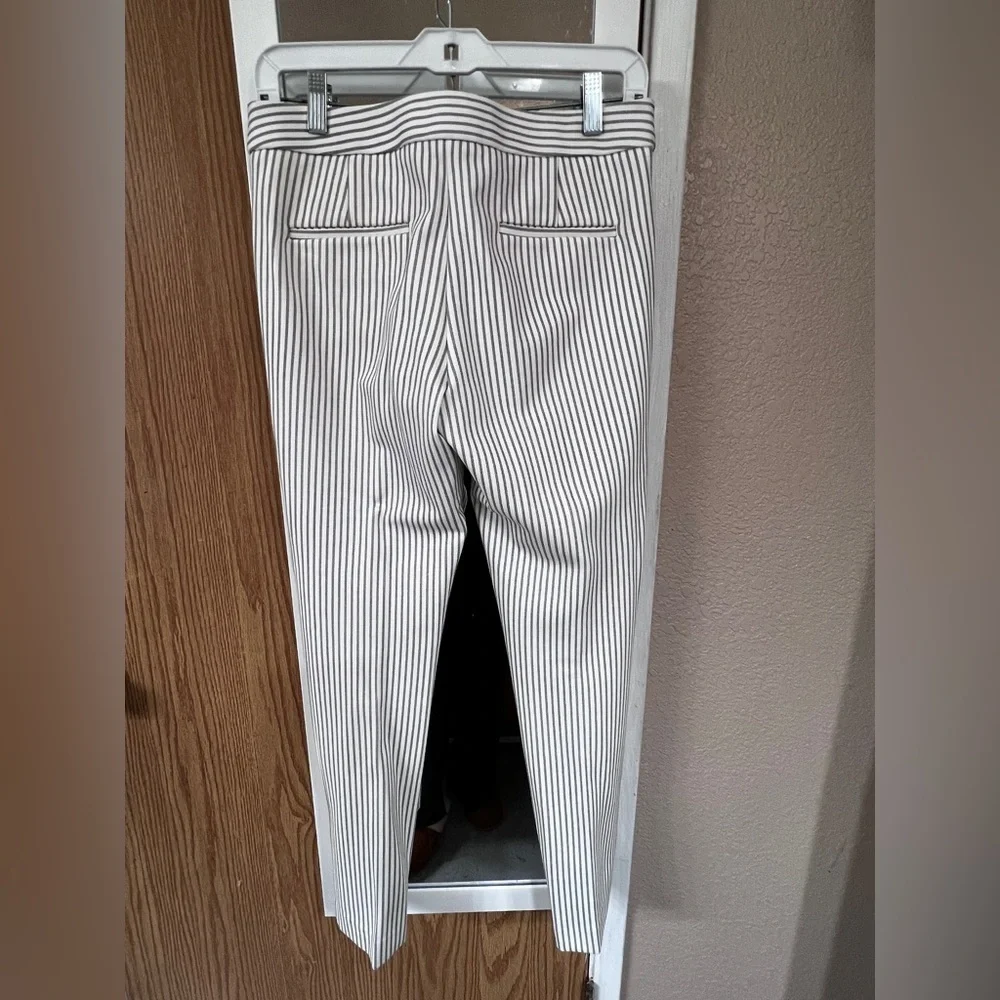 Tommy Hilfiger woman’s seersucker style pant sz 4